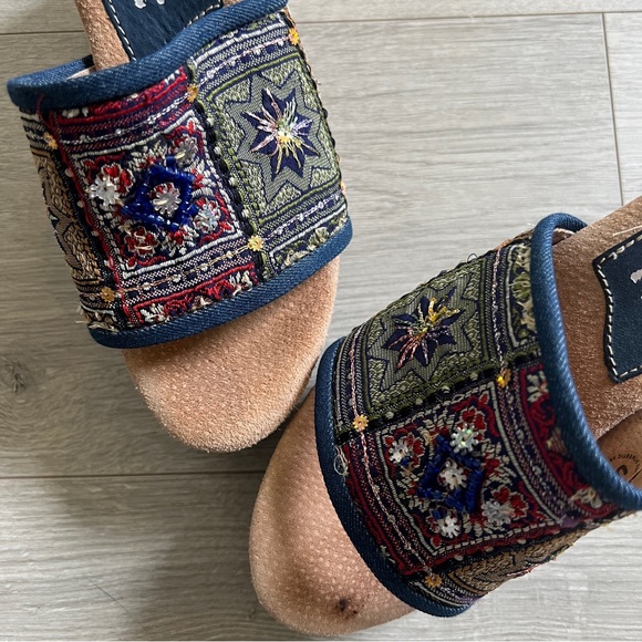 Sbicca Vintage Collection Embellished Wood Block Heels - Picture 3 of 7